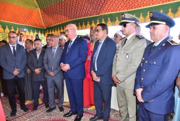 عامل إقليم تيزنيت يشرف على تدشين مشروع طرقي بجماعة إداكوكمار في إطار احتفالات الذكرى الخمسين للمسيرة الخضراء