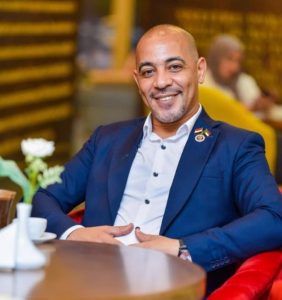 مفوضية الأمم المتحدة للصحافة والإعلام تمنح الدكتور محمود علي عبد الحميد لقب “سفير السلام”