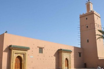 ورثة بوجمعة ند المودن الوگفاوي يستنكرون ما تم تداوله من طرف جمعية تحاول “تدليس” الحقائق بخصوص العقار الكائن بالقرب من الجامع الكبير بمدينة تيزنيت