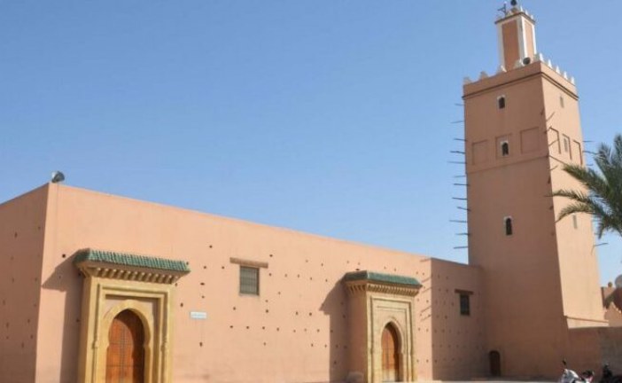 ورثة بوجمعة ند المودن الوگفاوي يستنكرون ما تم تداوله من طرف جمعية تحاول “تدليس” الحقائق بخصوص العقار الكائن بالقرب من الجامع الكبير بمدينة تيزنيت