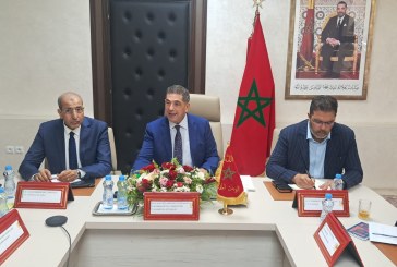 الوالي سعيد أمزازي يترأس اجتماعاً لعرض مشروع أكبر محطة لتحلية مياه البحر بجهة سوس ماسة على الصعيدين الوطني والإفريقي بطاقة إنتاجية تبلغ 350 مليون متر مكعب سنوياً