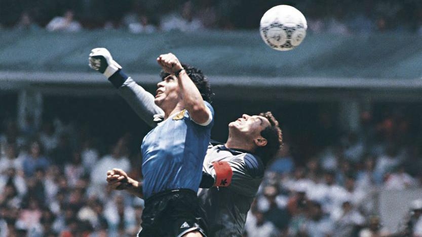 كرة مارادونا في مونديال 1986 تباع بـ3.35 مليون دولار في مزاد