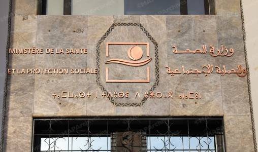 وزارة الصحة تدعو الأسر إلى استكمال تلقيح أطفالها وتؤكد توفر اللقاحات ضمن البرنامج الوطني للتلقيح